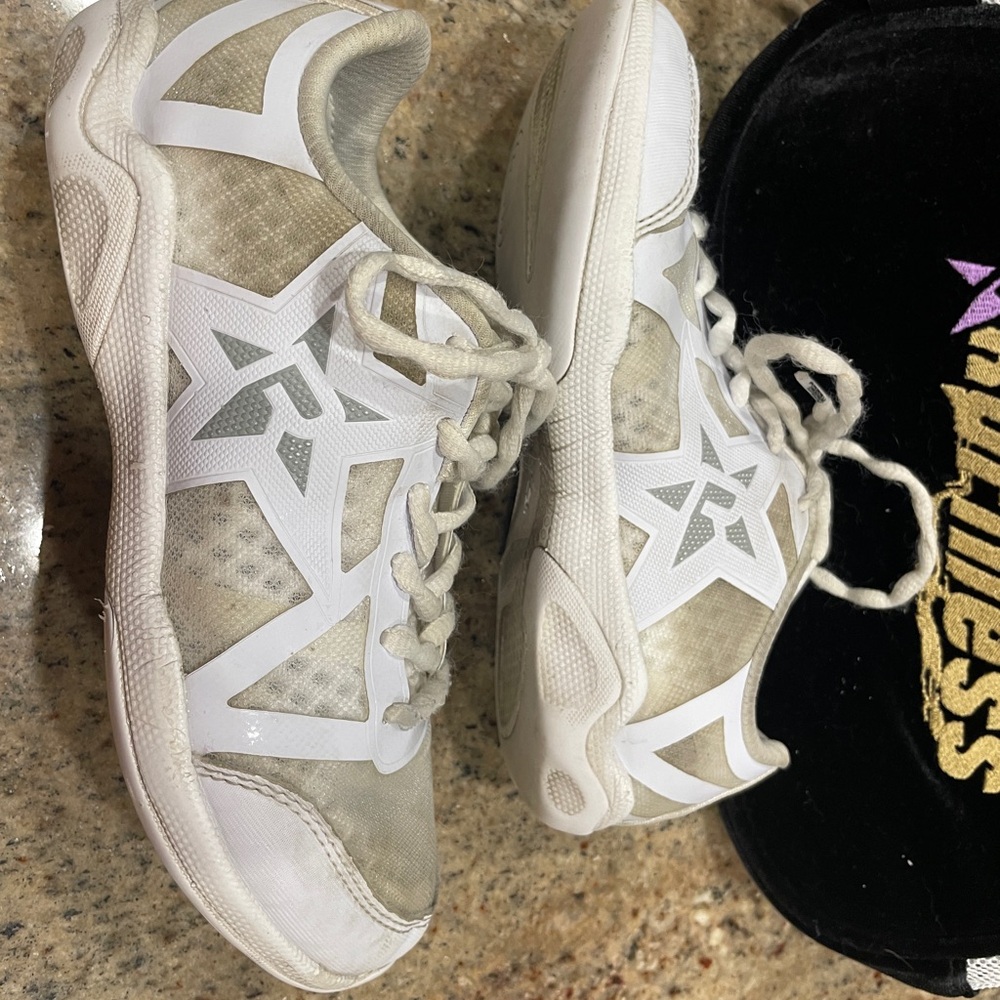 Rebel Ruthless - girls cheer shoes in size 3